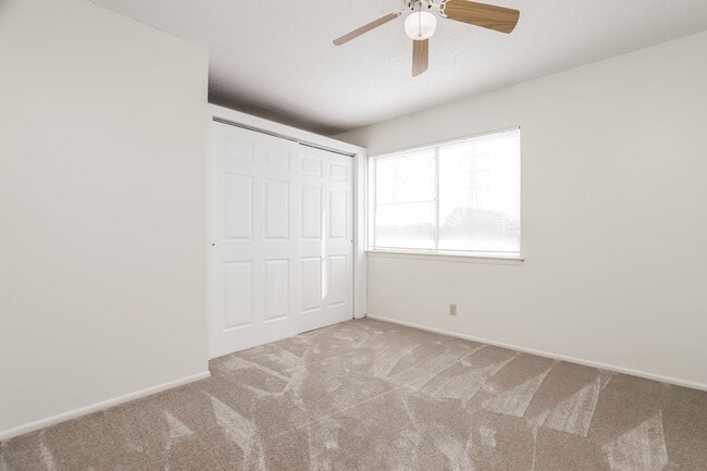 Building Photo - $250 OFF first months rent!!! 3 bedroom 2....