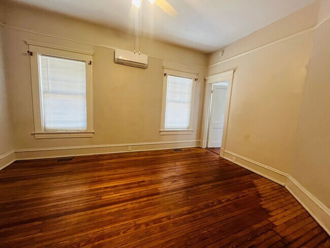 Building Photo - 2585 Napier Ave