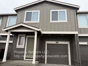 Building Photo - New 3 Bedroom Gresham Townhouse