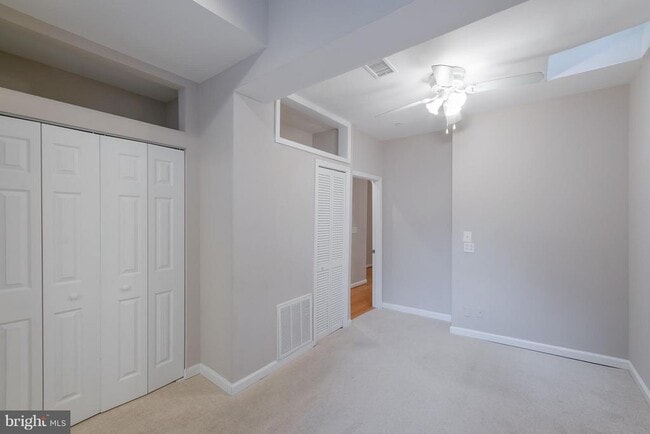Building Photo - 1352 Kenyon St NW