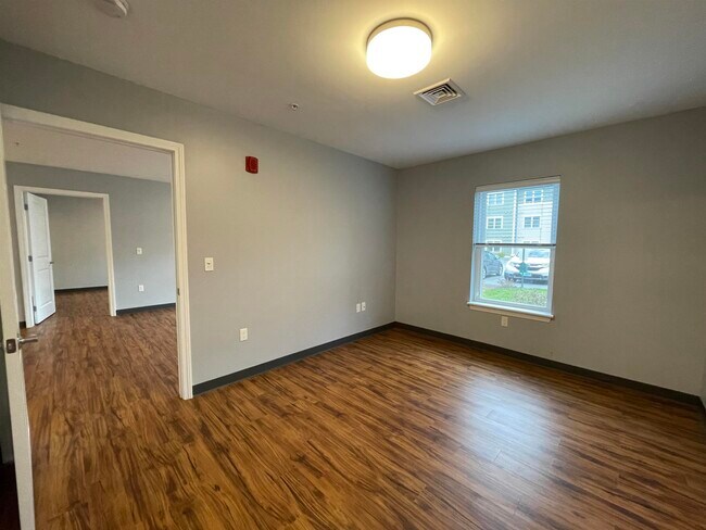 Building Photo - 15 E Ridge Dr