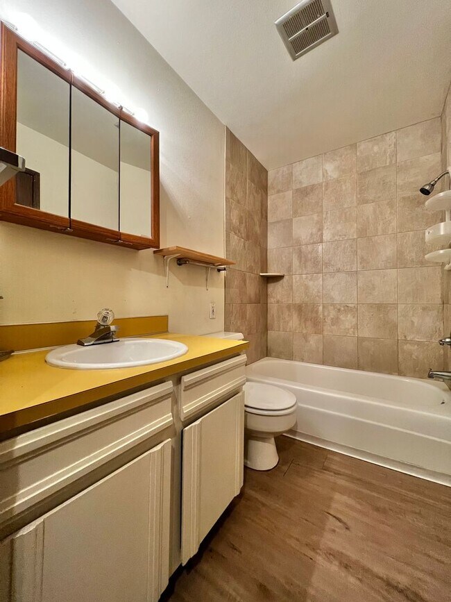 Building Photo - Dartmouth129 (KC-AM)