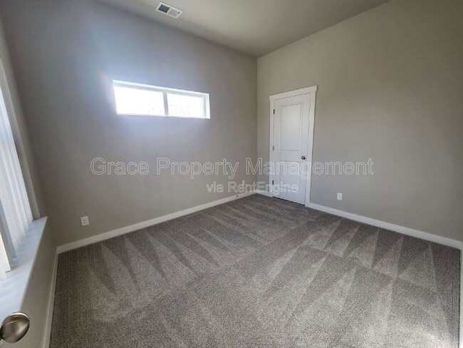 Building Photo - 305 High Point Dr