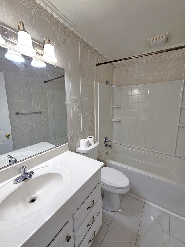 Building Photo - 3 Bristol Dr