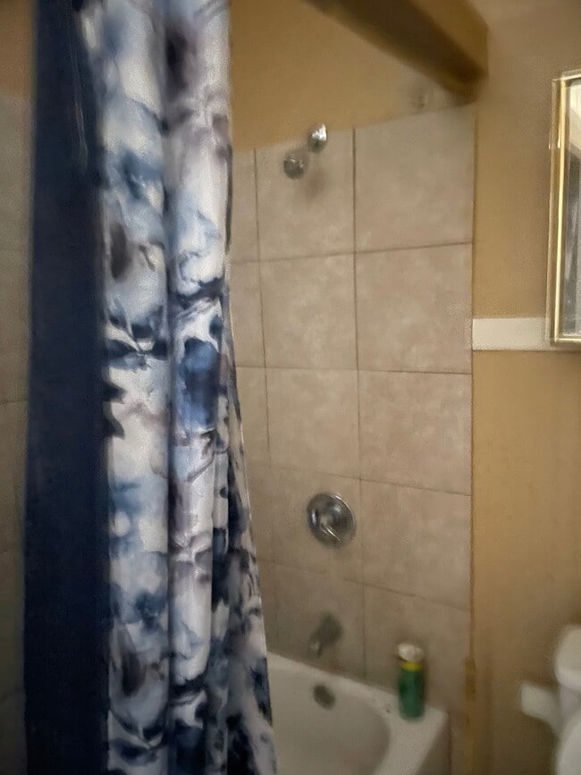 Building Photo - 7521 S Yale Ave