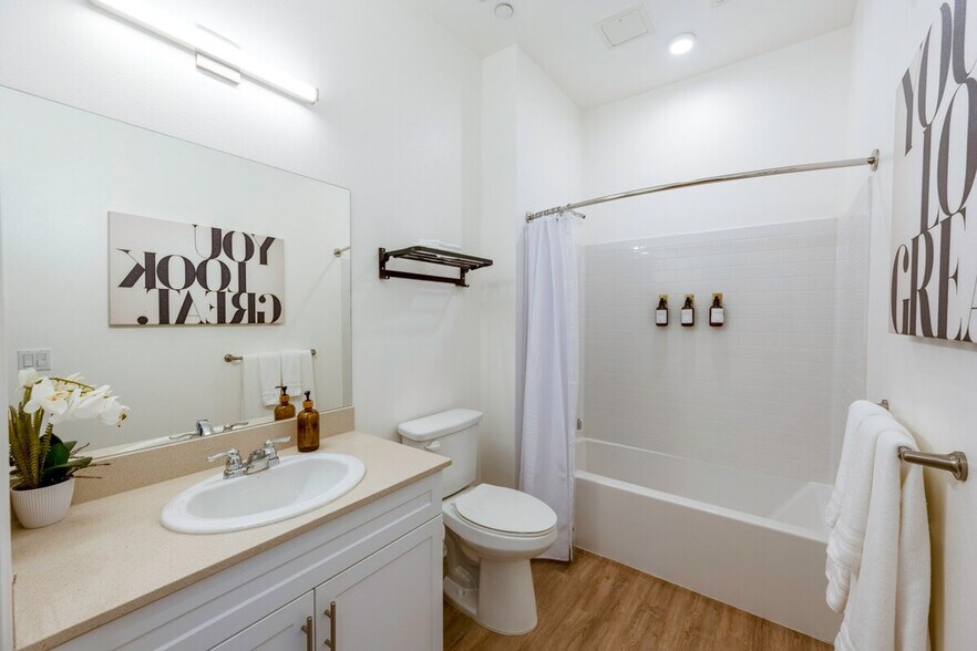 Building Photo - 3136 Meade Ave