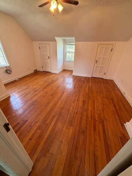 Building Photo - 4204 Franklin Ave