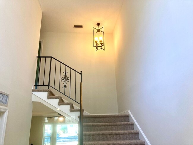 Building Photo - 2 bedroom, 2.5 bath condo in "The Islands"