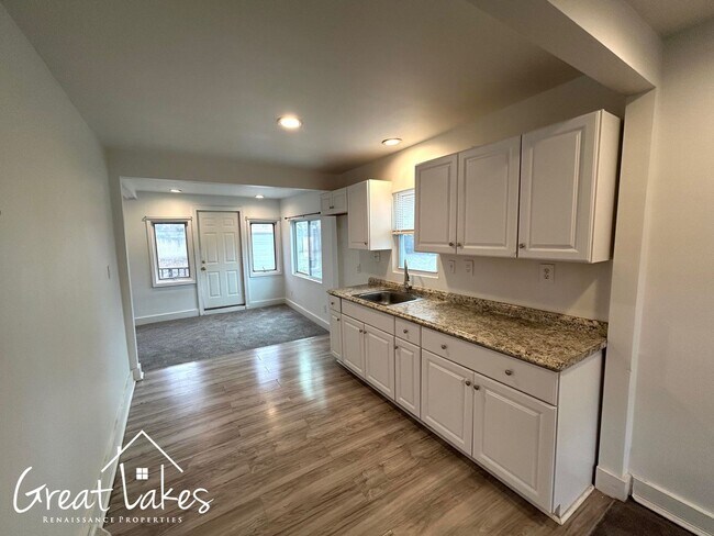 Building Photo - Charming 2 Bedroom 1 Bathroom now available for rent!