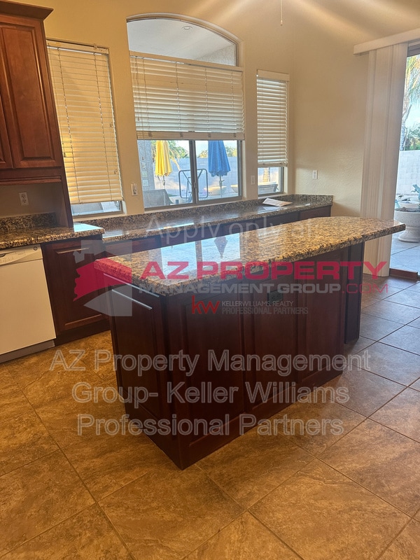 Building Photo - 16802 W Tonbridge St