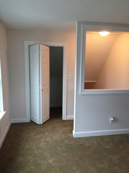 Primary Photo - 1369 Saint Clair Ave