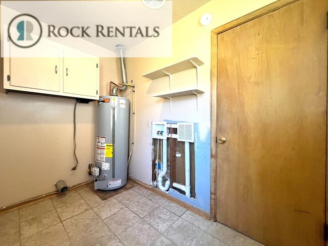 Building Photo - 2 Bed 1 Bath in Quiet Neighborhood