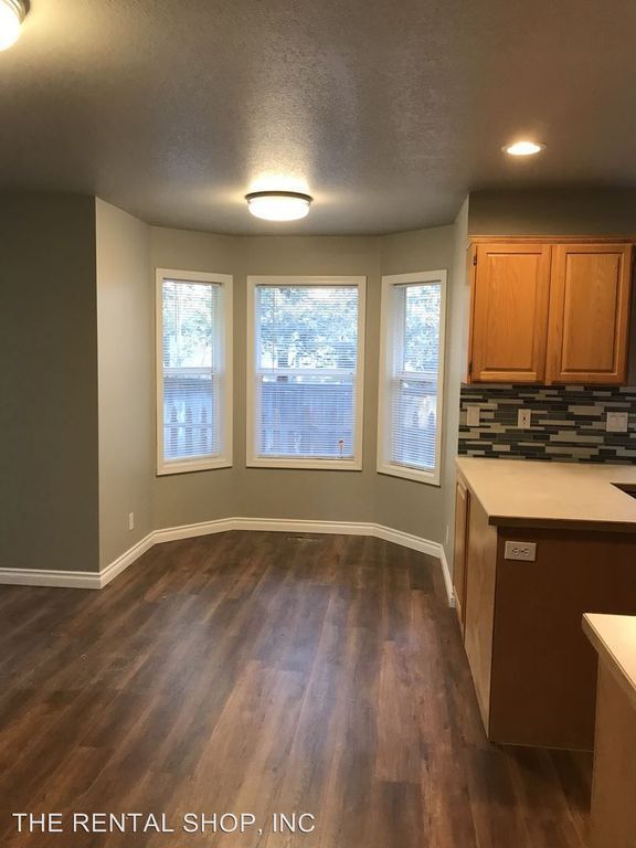 Building Photo - 1798 SE Ironwood Ct