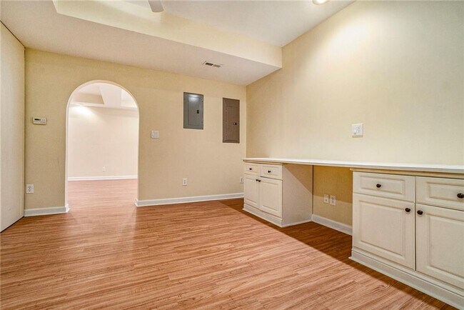 Building Photo - 4893 Delford Ct