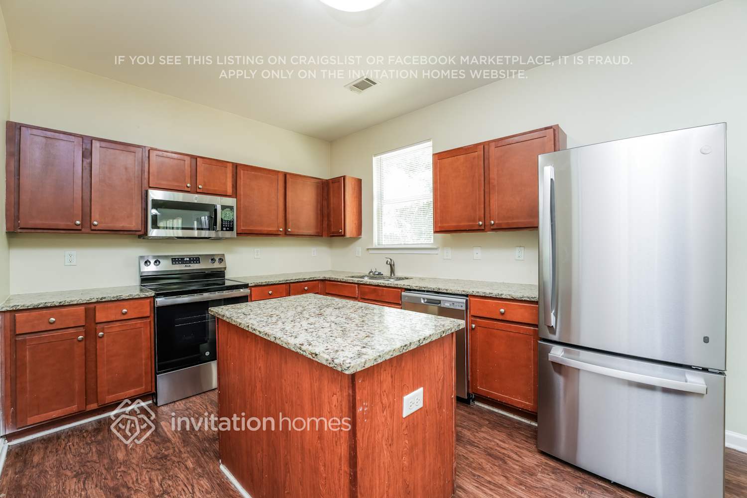 Building Photo - 3447 Rosebud Park Dr