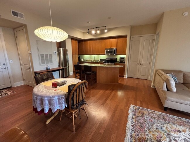 Building Photo - 4620 Piedmont Row Dr