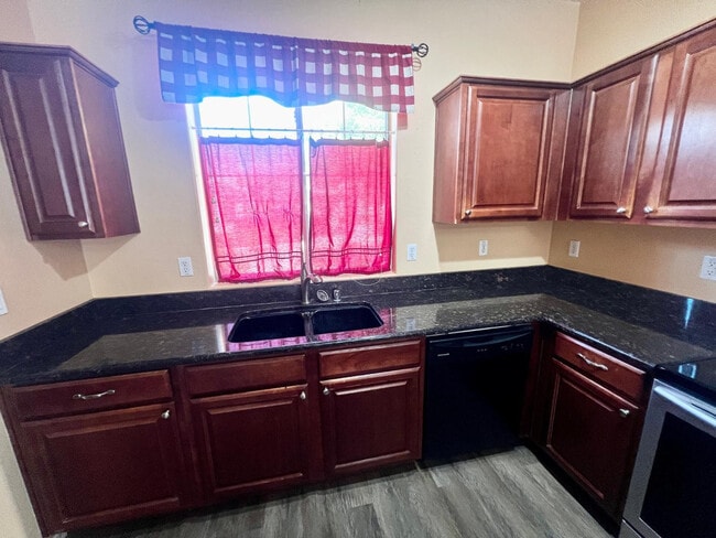 Building Photo - 879 E Stottler Dr
