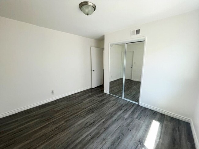 Building Photo - Single Level 4 Bedroom 2 Bath Home in Seal...