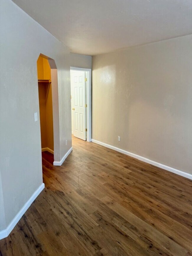 Building Photo - 3 Bedroom, 2 Bathroom 4-Plex