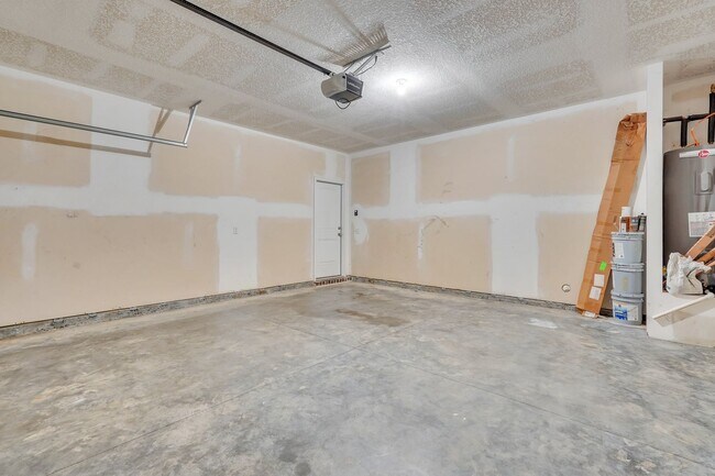 Building Photo - COMING EARLY JUNE 2026! (Pet Friendly)