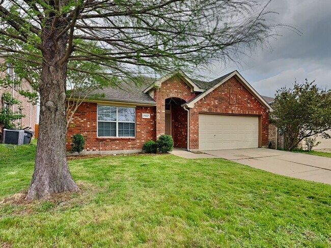 Building Photo - FANTASTIC HOME IN FORNEY!