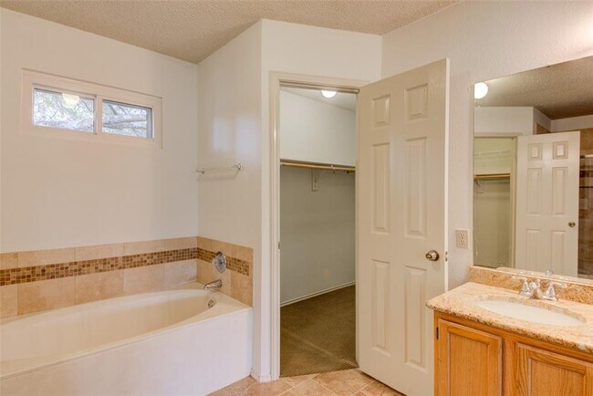 Building Photo - 8406 La Naranja Cove