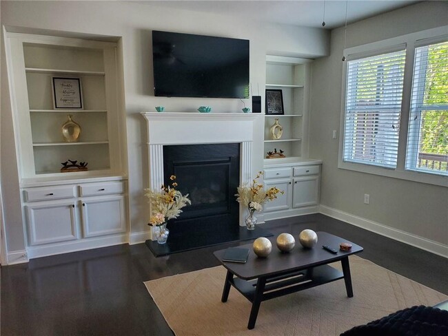 Building Photo - 201 Aventine Ln