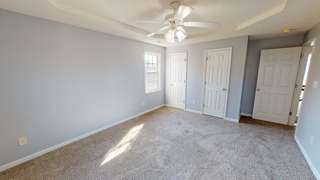 Building Photo - Spacious home near Fort Bragg, Schools, & Shopping!