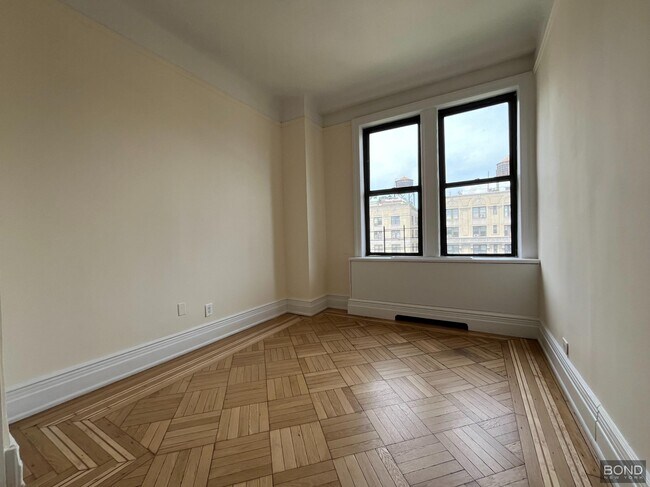 Building Photo - 220 W 98th St