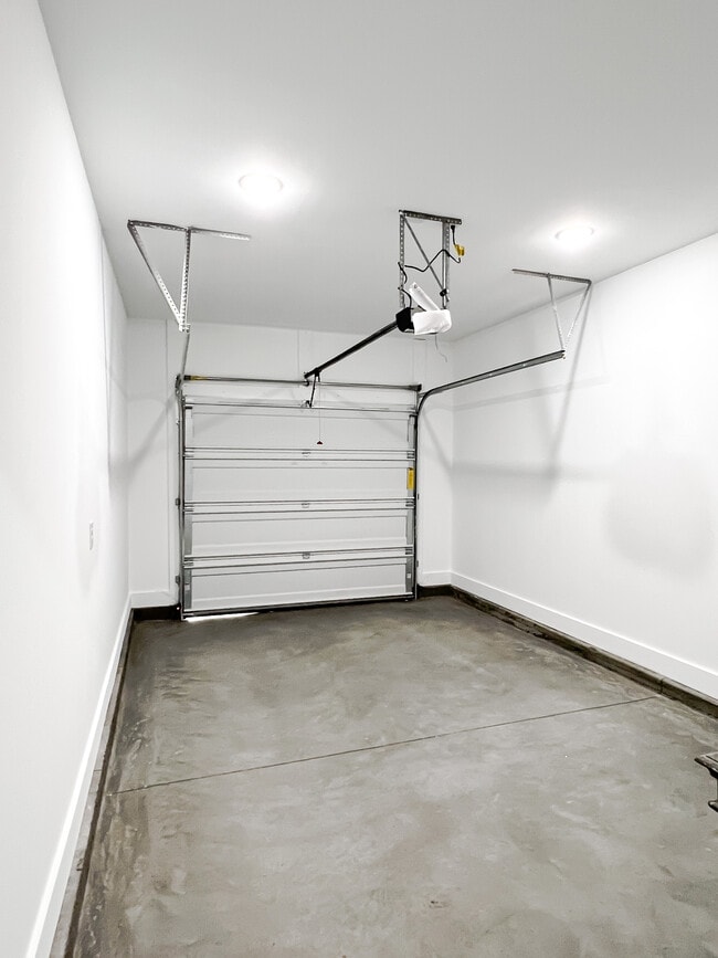 Building Photo - 126 Parris Bridge Rd