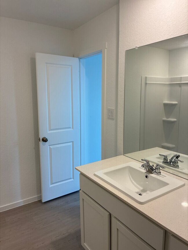 Building Photo - Charming 4 beds 2 baths in San Antonio!
