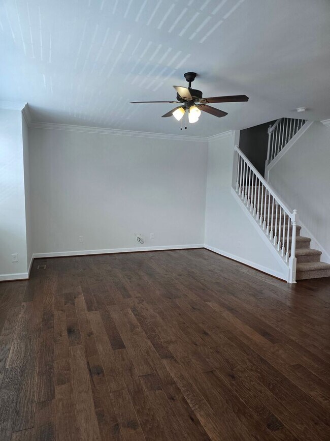 Building Photo - 4 Bedroom Heritage Townhome