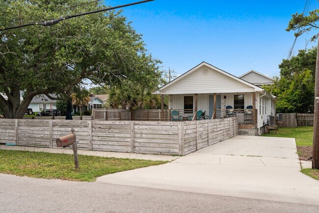 Building Photo - 318 Charlotte Ave