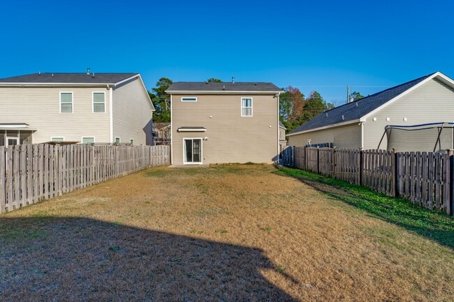 Building Photo - Amazing home in quiet and established neighborhood