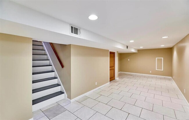 Building Photo - 1120 Terrace Dr