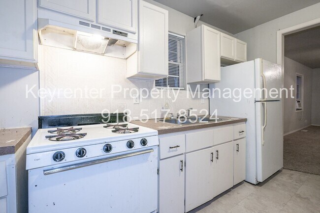 Building Photo - 2 Bed | 1 Bath East Tulsa with Spacious Back yard!
