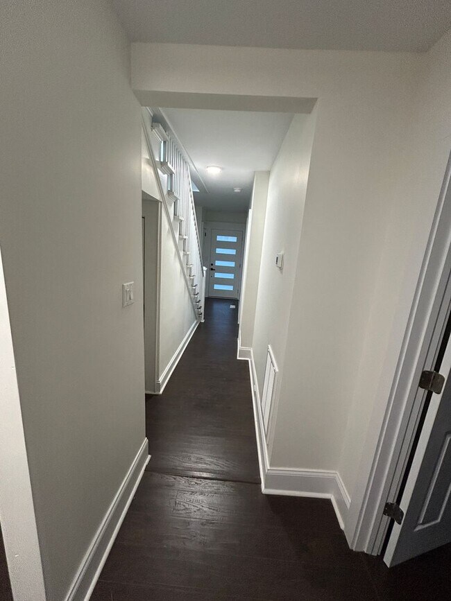 Building Photo - Price REDUCED! Ardmore WS, 4 Bedroom, 3 Fu...