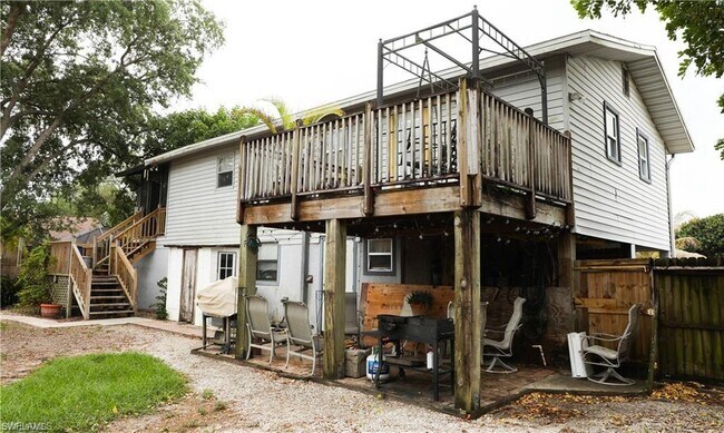 Building Photo - 8127 Almeria Rd