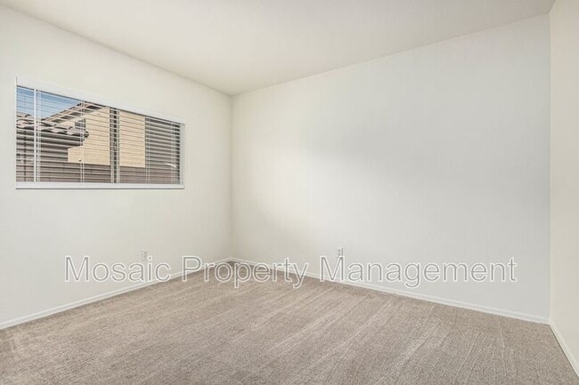 Building Photo - 1543 S Danielson Way