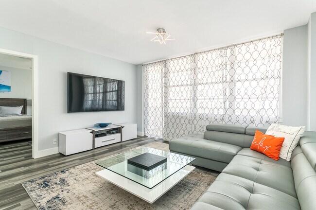Building Photo - 3725 S Ocean Dr