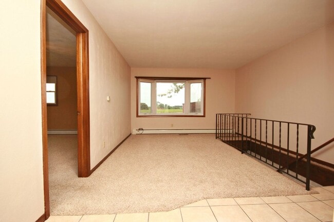 Building Photo - Updated home on 1 acre lot