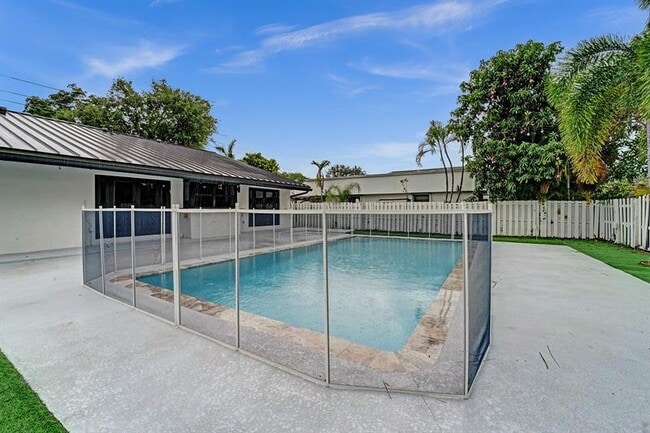 Building Photo - 3501 N Park Rd