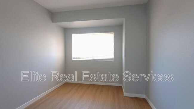 Building Photo - 1138 Calle Dulce