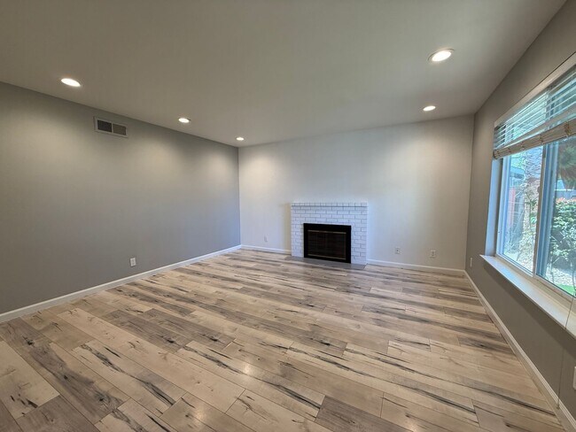 Building Photo - Remodeled, Fresh and Clean 3 Bedroom 2 Bath Home in North San Jose