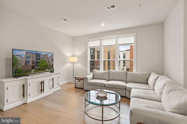 Building Photo - 43443 Croson Ln