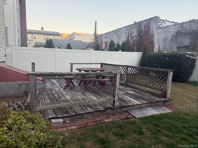 Building Photo - 110 Evergreen Ave