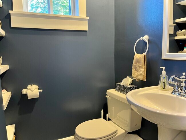 Half Bath - 952 Tecumseh St