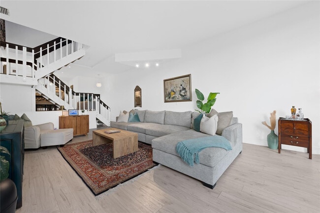 Building Photo - 3016 NE 49th St