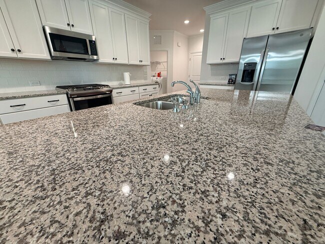 Building Photo - Beautiful New Home in georgous community