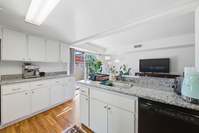 Building Photo - 1208 Admiralty Ln